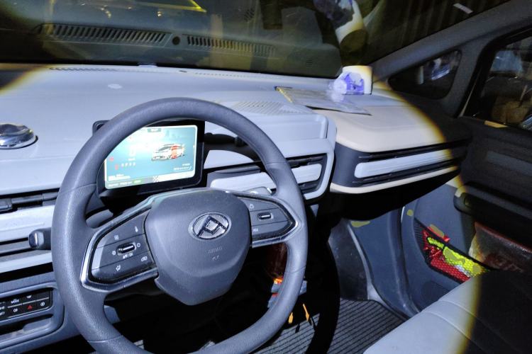 Used SAIC MAXUS Dana V1 2025 Low-Roof Multi-Function Version 42 kWh