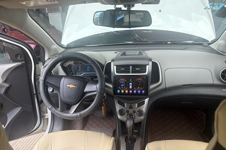 Used Chevrolet Aveo Sonic 2014 Sedan 1.4SL AT Fashion Edition