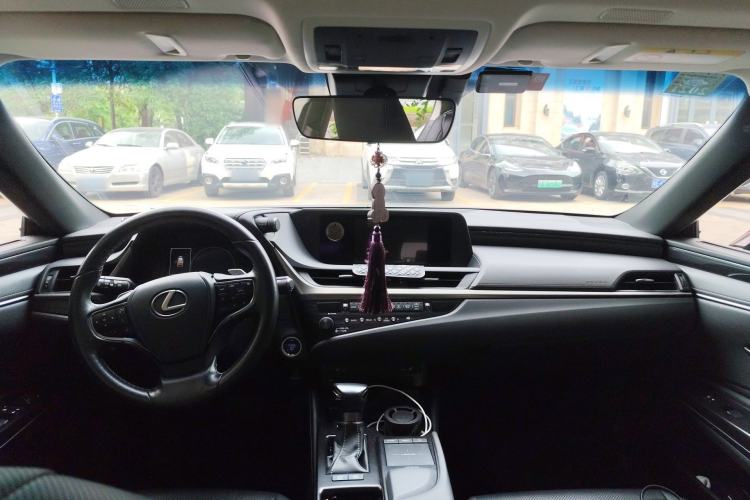 Used Lexus ES 2018 300h Premier Edition China V Standard Center Console