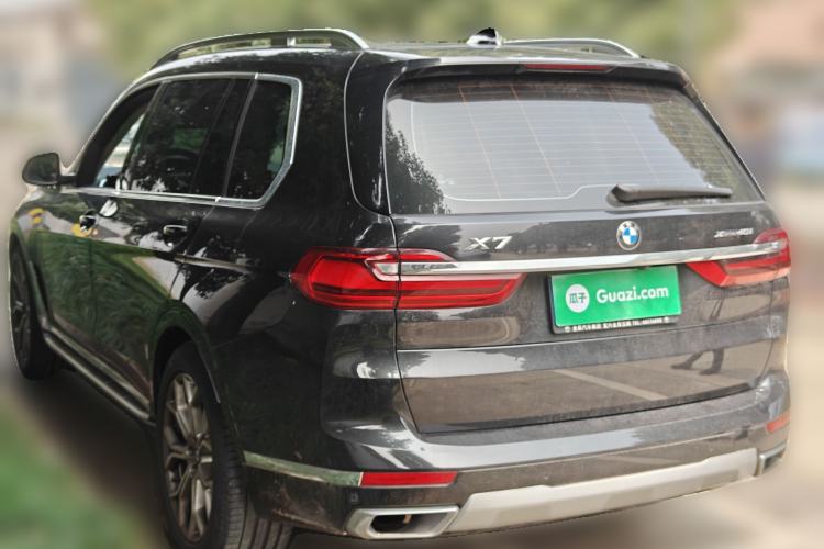 Used BMW X7 2022 xDrive40i Luxury Package with Leading Features Rear Left 45 Deg