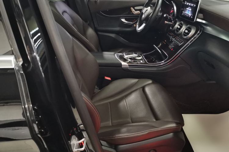 Used Mercedes-Benz GLC 2018 Facelift GLC 260 4MATIC Luxury Edition Right Front Seat