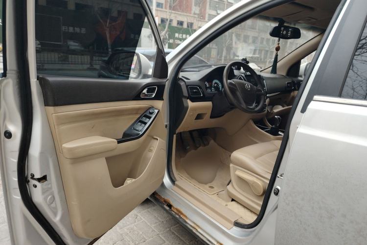 Used Baojun 730 2014 1.5L manual Comfort version 7 seats