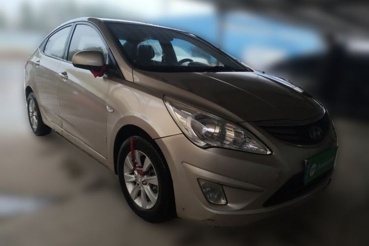 Used Hyundai Verna (older generation) 2010 Sedan 1.4L Manual Comfort GS Front Right 45 Deg