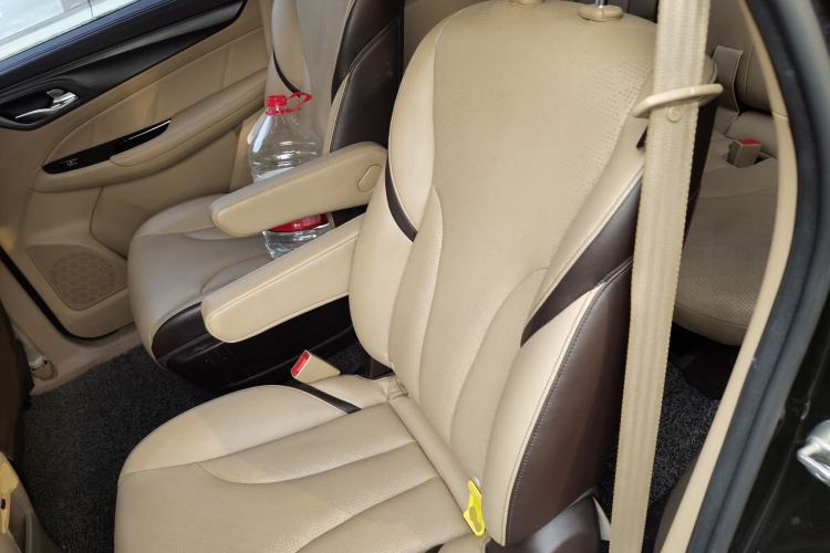 Used Baojun 730 2017 1.8L iAMT Prestige Version 7 Seats Left Rear Seat