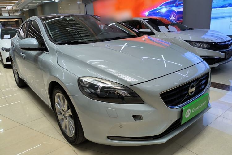 Used Volvo V40 2014 2.0T Zhiya Edition
