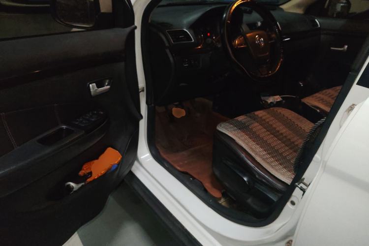 Used Dongfeng Fengon 360 2015 1.3T Diesel Manual Luxury 7-Seater
