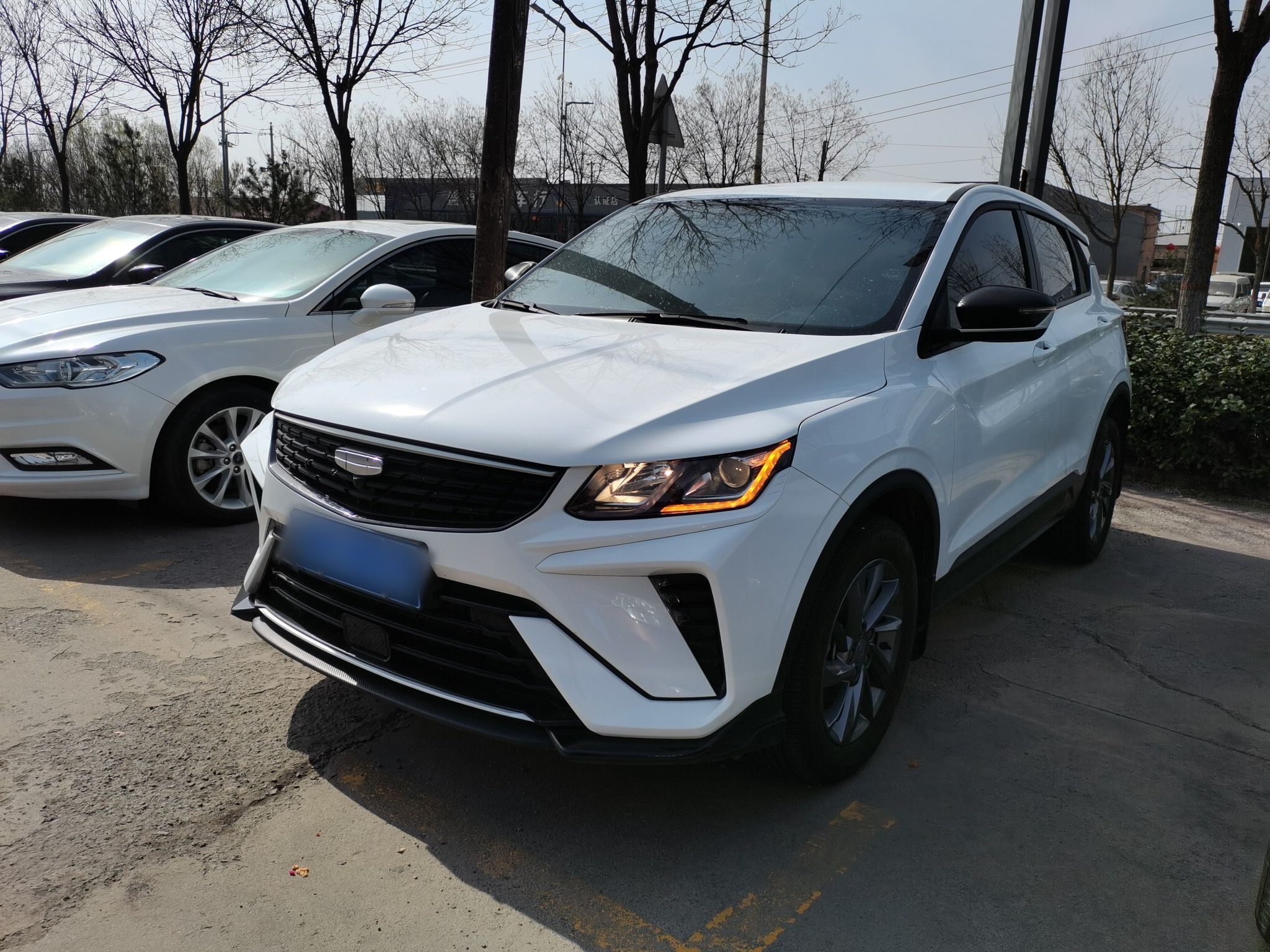 Под передней частью автомобиля