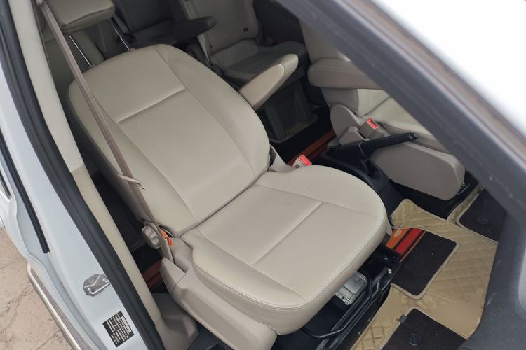 Used Ford Transit 2019 2.0T Diesel Commercial & Travel Short Wheelbase Low-Roof 7-Seater China VI Standard
