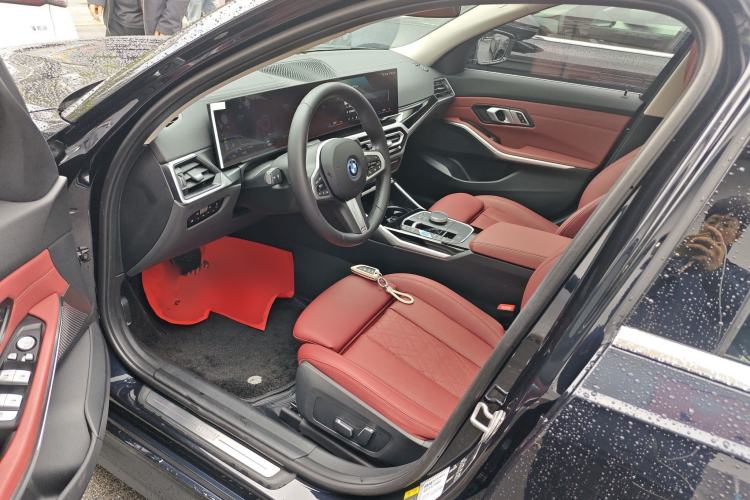 Used BMW i3 2024 eDrive 35 L Driver Seat