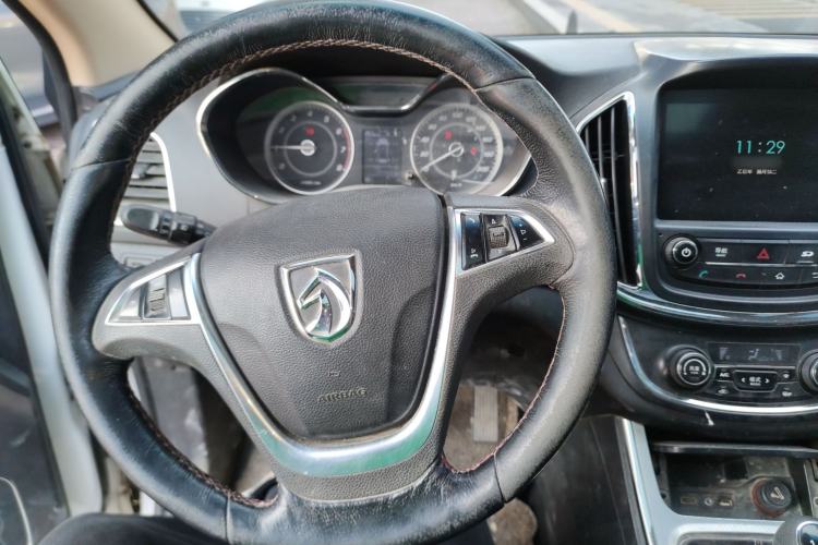 Used Baojun 560 2015 1.8L manual luxury version