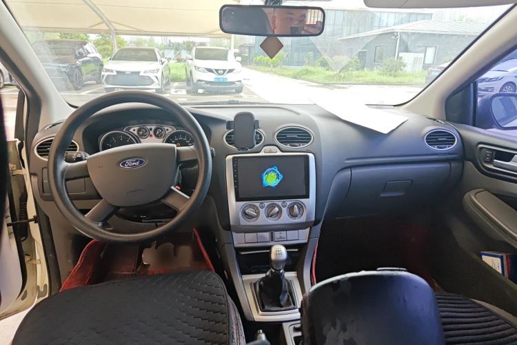 Used Ford Focus 2013 Hatchback Classic 1.8L Manual Base Model Center Console