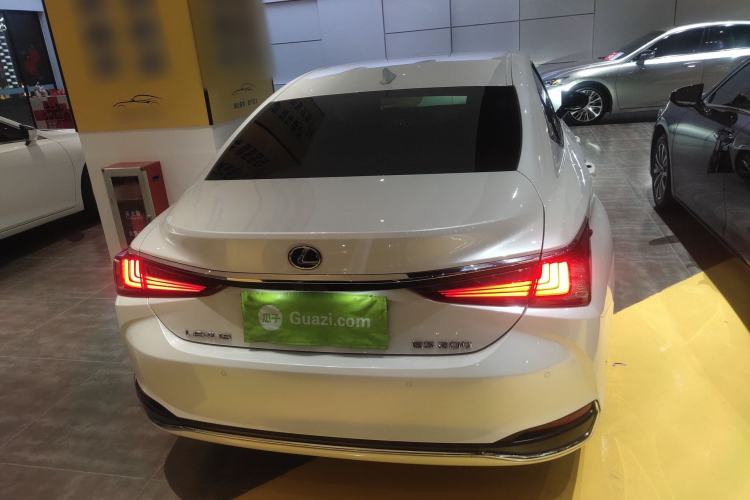 Used Lexus ES 2023 200 Excellence Edition
