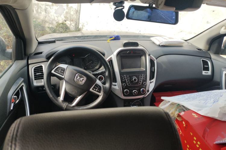 Used JMC Yusheng S350 2013 2.4T Automatic 2WD Diesel Luxury 7-Seater Center Console