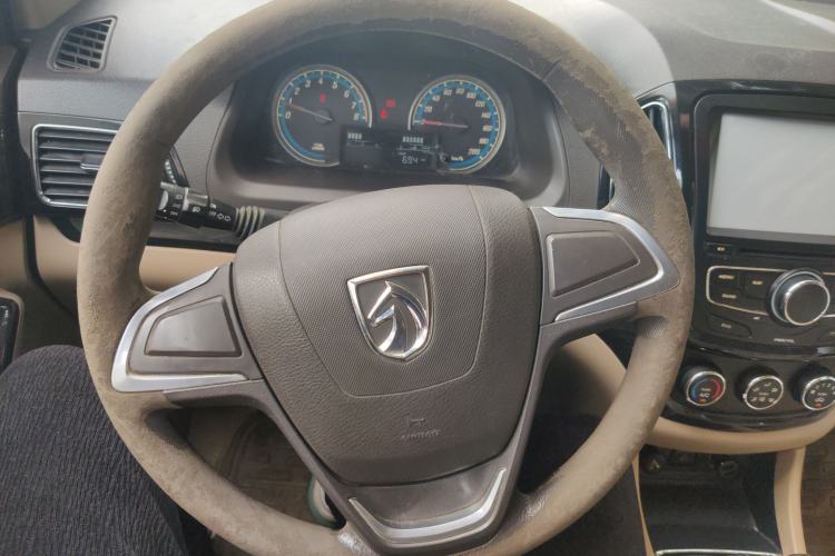 Used Baojun 730 2014 1.5L manual Comfort ESP version 7 seats Steering Wheel