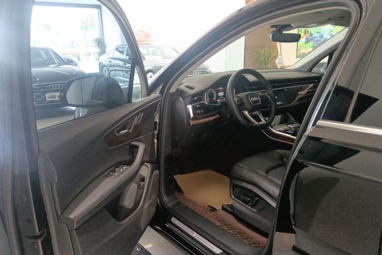 Used Audi Q7 2023 45 TFSI quattro S line Sport model