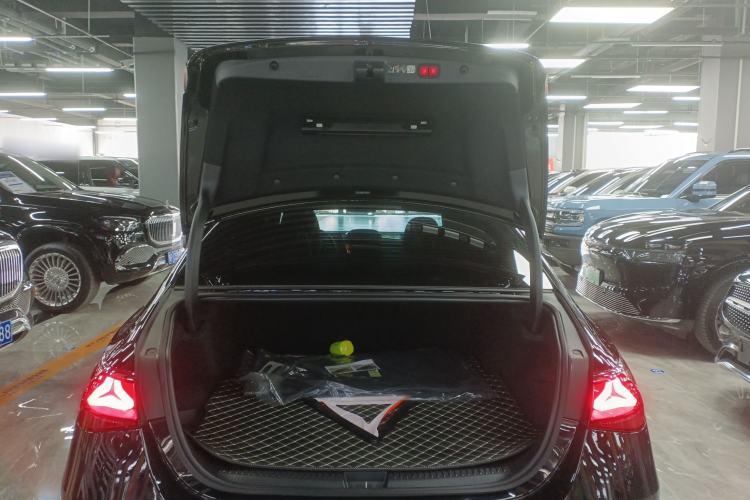 Used Mercedes-Benz E-Class New Energy 2024 E 350 e L Plug-in Hybrid Sedan Trunk