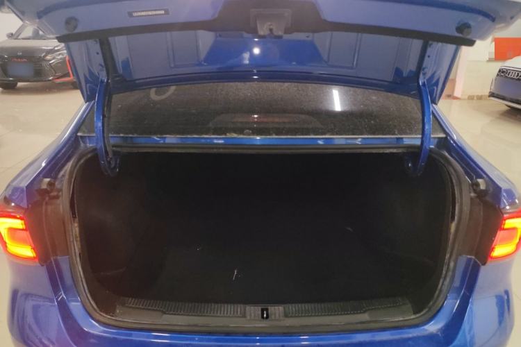 Used Roewe i5 2019 1.5L Manual 4G Connected Langyue Edition Trunk