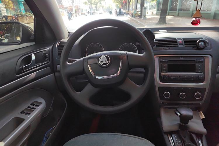 Used Skoda Octavia 2010 1.6L Automatic Eado Edition Steering Wheel