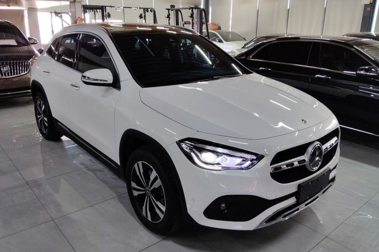 Used Mercedes-Benz GLA 2022 Facelifted GLA 200 Front Right 45 Deg