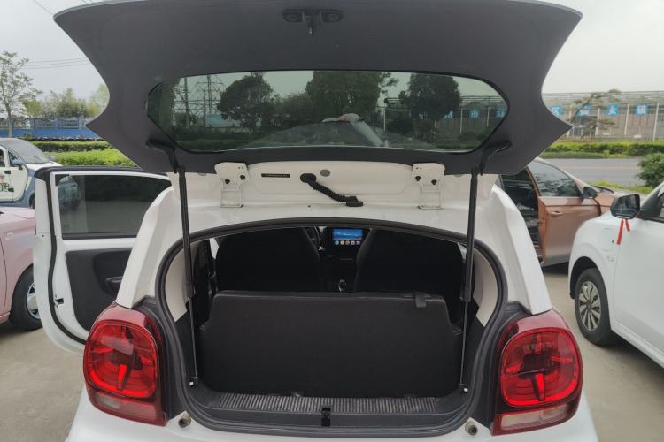 Used Roewe Clever 2022 311km QiQi BoBo Edition Trunk