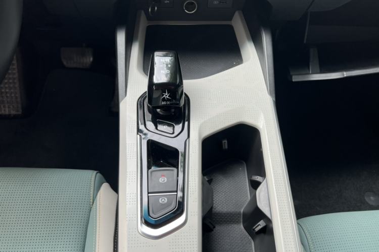 Used Geely Auto Emgrand L HiP 2022 1.5TD-DHT Pro 100KM Super Swift Gear Lever