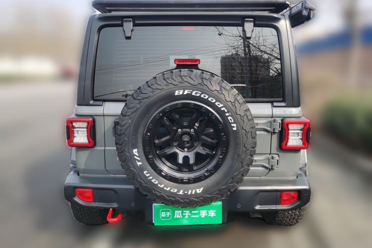 Used Jeep Wrangler 2018 2.0T Sahara Four-Door Edition
