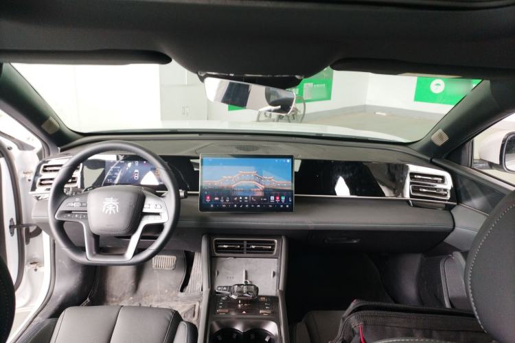 Used BYD Qin L 2025 DM-i Smart Drive 120KM Superior Model Center Console