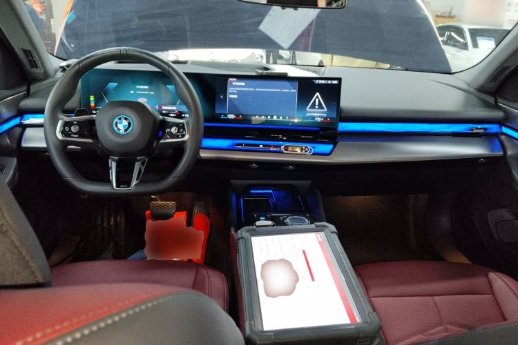 Used BMW i5 2025 eDrive 40L M Sport Package Center Console