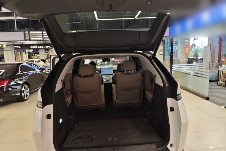 Used XPeng X9 2025 740 Ultra-Long Range Max Trunk