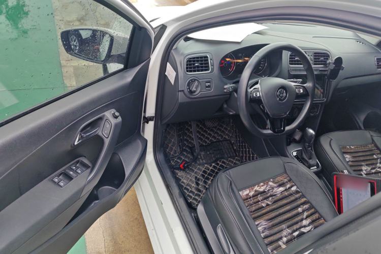 Used Volkswagen Polo 2016 1.6L Automatic Comfort Model
