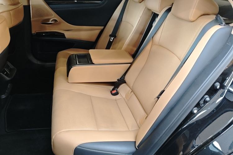Used Lexus ES 2022 200 Excellence Edition
