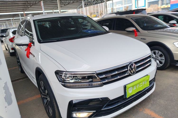 Used Volkswagen Tiguan L 2021 380TSI Automatic All-Wheel Drive R-Line Comfort Plus 7-Seater Front Right 45 Deg