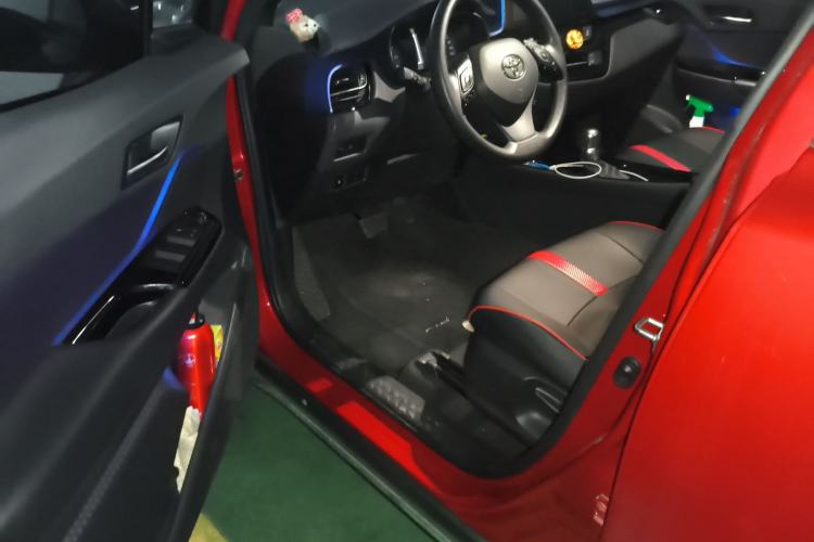 Used Toyota C-HR 2018 2.0L Leading with Sunroof China VI Standard Driver Seat