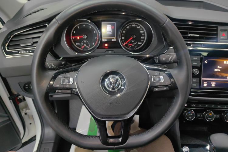 Used Volkswagen Tiguan L 2019 330TSI Automatic Two-Wheel Drive Smart Luxury Version China V Emission Standard