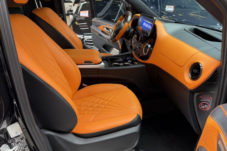 Used Mercedes-Benz Vito 2023 2.0T Elite Version 7 Seats Interior 3