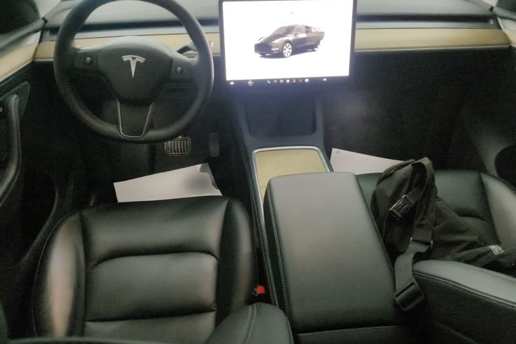 Used Tesla Model Y 2022 Long-Range All-Wheel-Drive Version