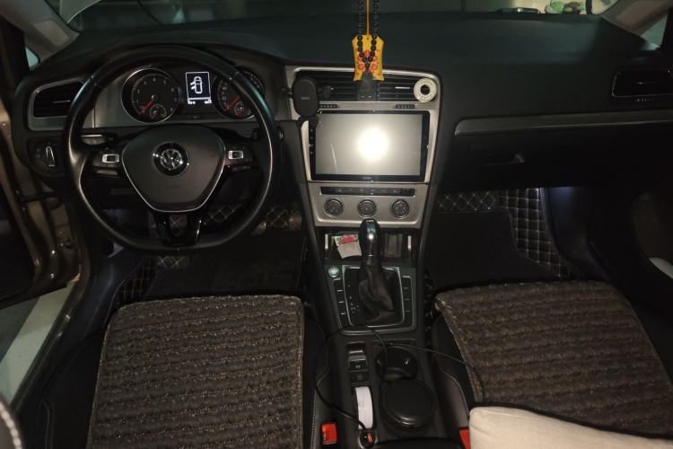 Used Volkswagen Golf 2016 230TSI Automatic Luxury Version Center Console