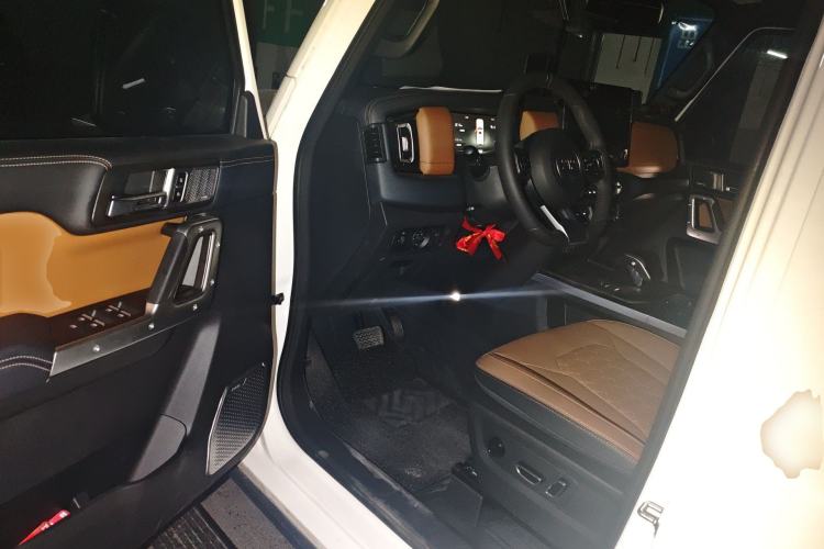 Used 212 T01 2024 2.0T Explorer
