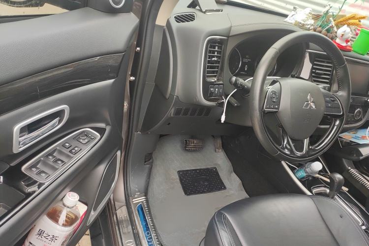 Used Mitsubishi Outlander 2019 2.0L Two-Wheel Drive Comfort Edition 5 Seats China V Standard Driver Seat