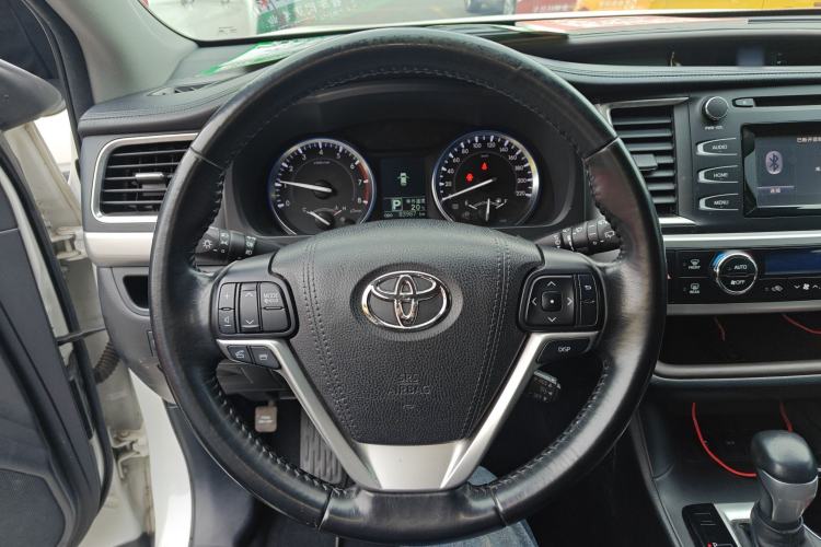 Used Toyota Highlander 2015 2.0T Two-Wheel Drive Luxury Edition 7 Seats Steering Wheel