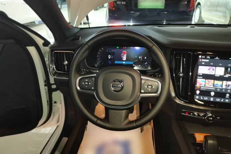 Used Volvo S60 2025 B4 Zhiyi Luxury Edition
