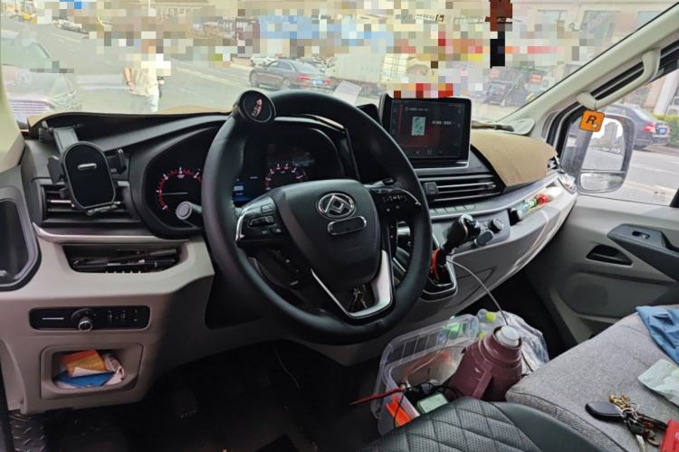 Used SAIC MAXUS Xintu V90 2021 2.0T Manual Zhiyun King Rear-Drive Single-Tire Extended-Wheelbase High-Roof 7-Seater Steering Wheel