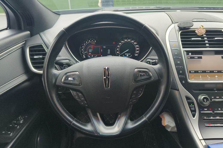 Used Lincoln MKX 2018 2.0T Two-Wheel Drive Deluxe Edition Steering Wheel