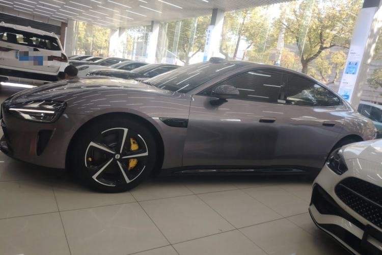 Used Xiaomi Auto SU7 2024 Four-Wheel Drive Ultra-Long Range Advanced Intelligent Driving Max Edition
