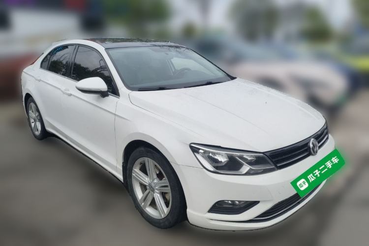 Used Volkswagen Lamando 2017 280TSI DSG Comfort Edition Front Right 45 Deg