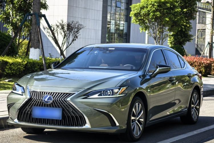 Used Lexus ES 2020 300h Premier Edition
