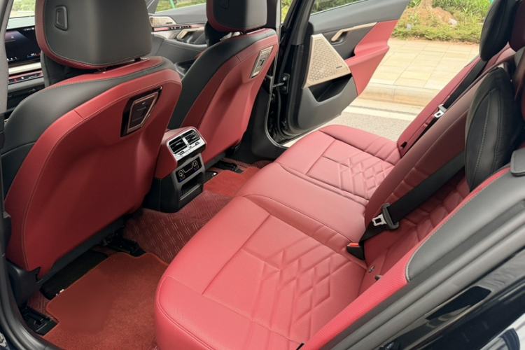 Used BMW 5 Series 2025 530Li Luxury Edition M Sport Package Interior 7