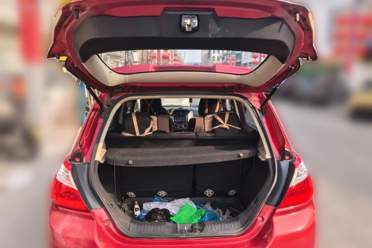 Used Venucia R50 2013 1.6L Automatic Fashion Edition