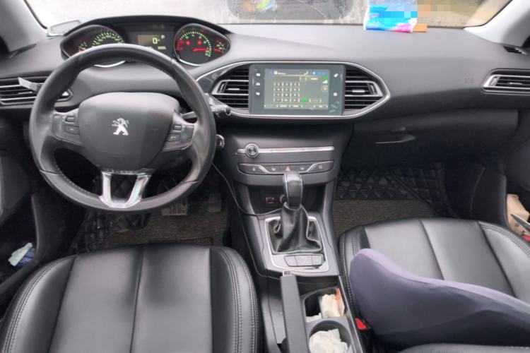 Used Peugeot 308S 2015 1.2T Automatic Jingchi Edition Center Console