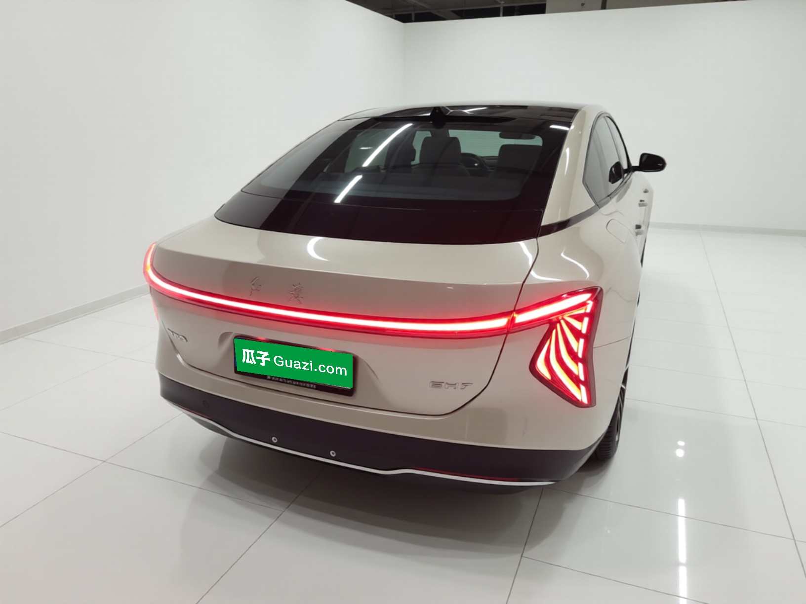 Hongqi EH7 2025 690 Smart Selection Edition — снимка 6